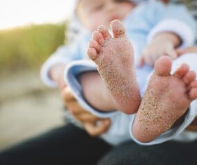 Barfuß laufen Baby